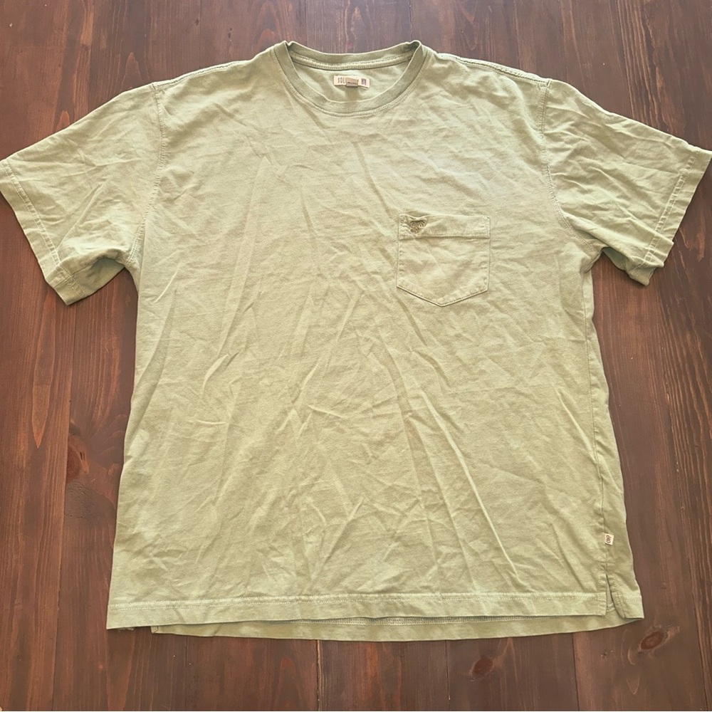 Solitude men’s causal t-shirt with front pocket